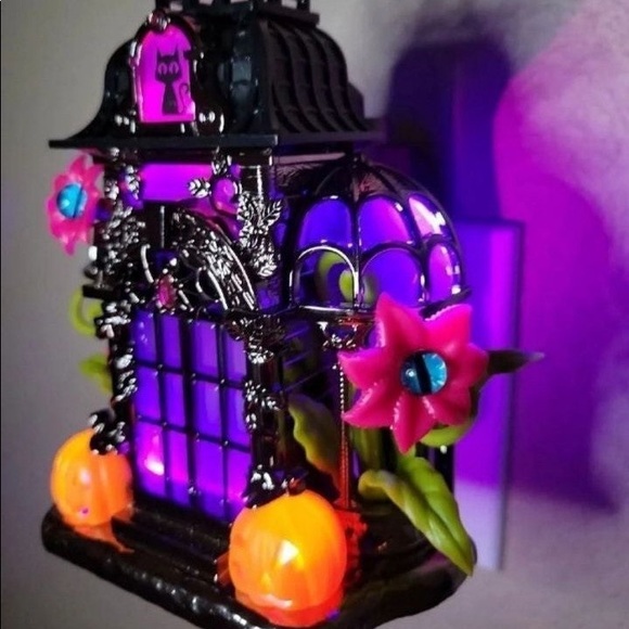 New Bath and body Works Halloween Wallflowers Plug in - Picture 4 of 12